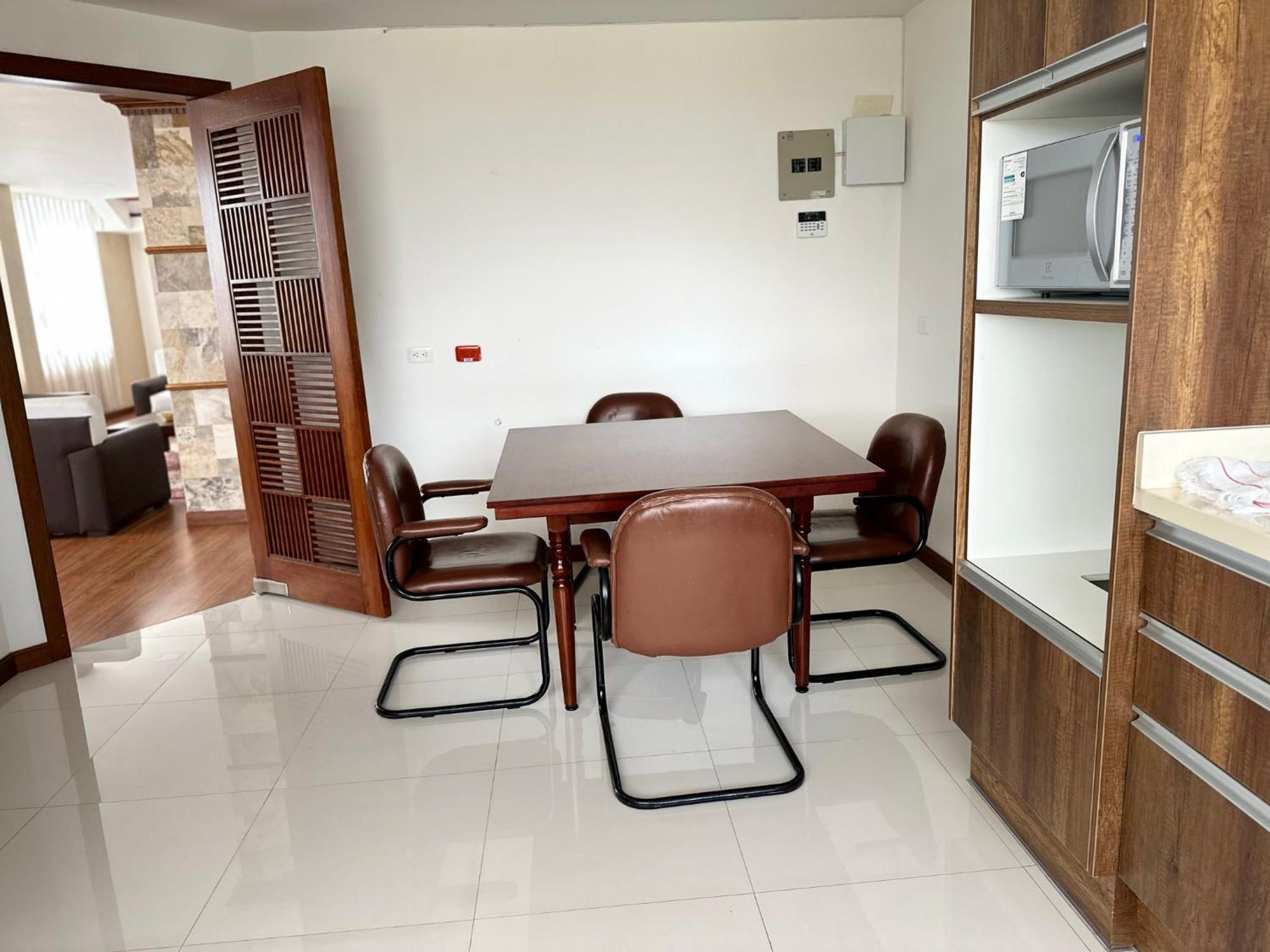 Instant Hotel - Departamento En Ambato Eksteriør billede
