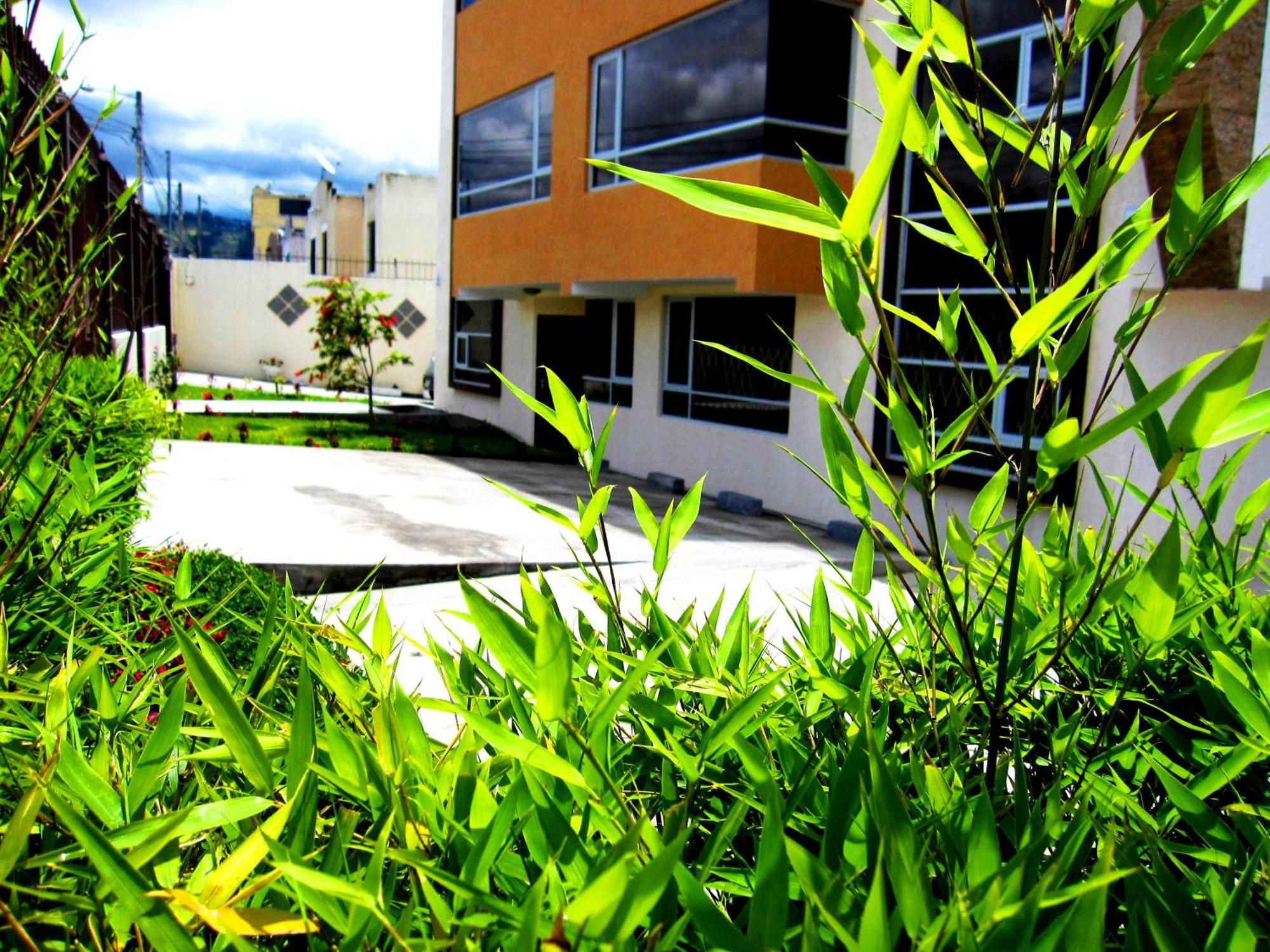 Instant Hotel - Departamento En Ambato Eksteriør billede