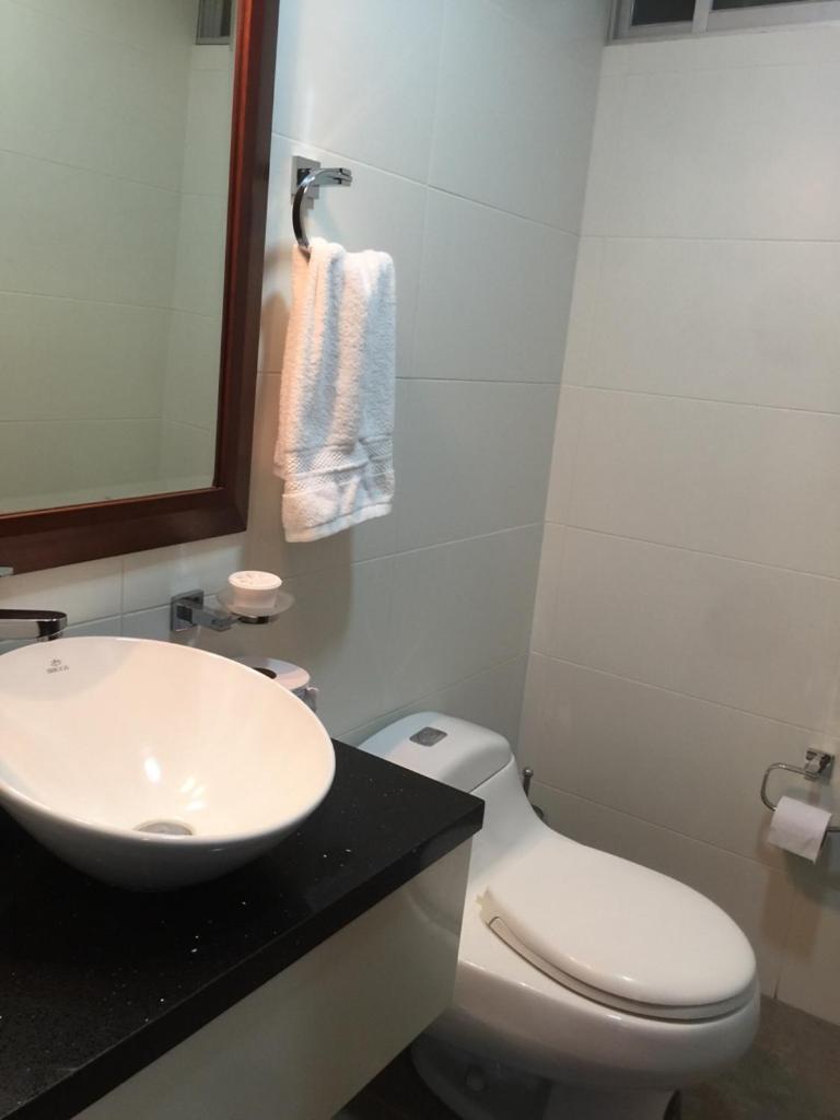 Instant Hotel - Departamento En Ambato Eksteriør billede